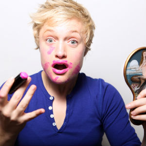 emma-willmann-lipstick-photo